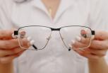 Trucos efectivos para eliminar las manchas de tus lentes