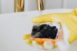 Esponja de cocina impecable: 5 formas f&aacute;ciles de desinfectarla